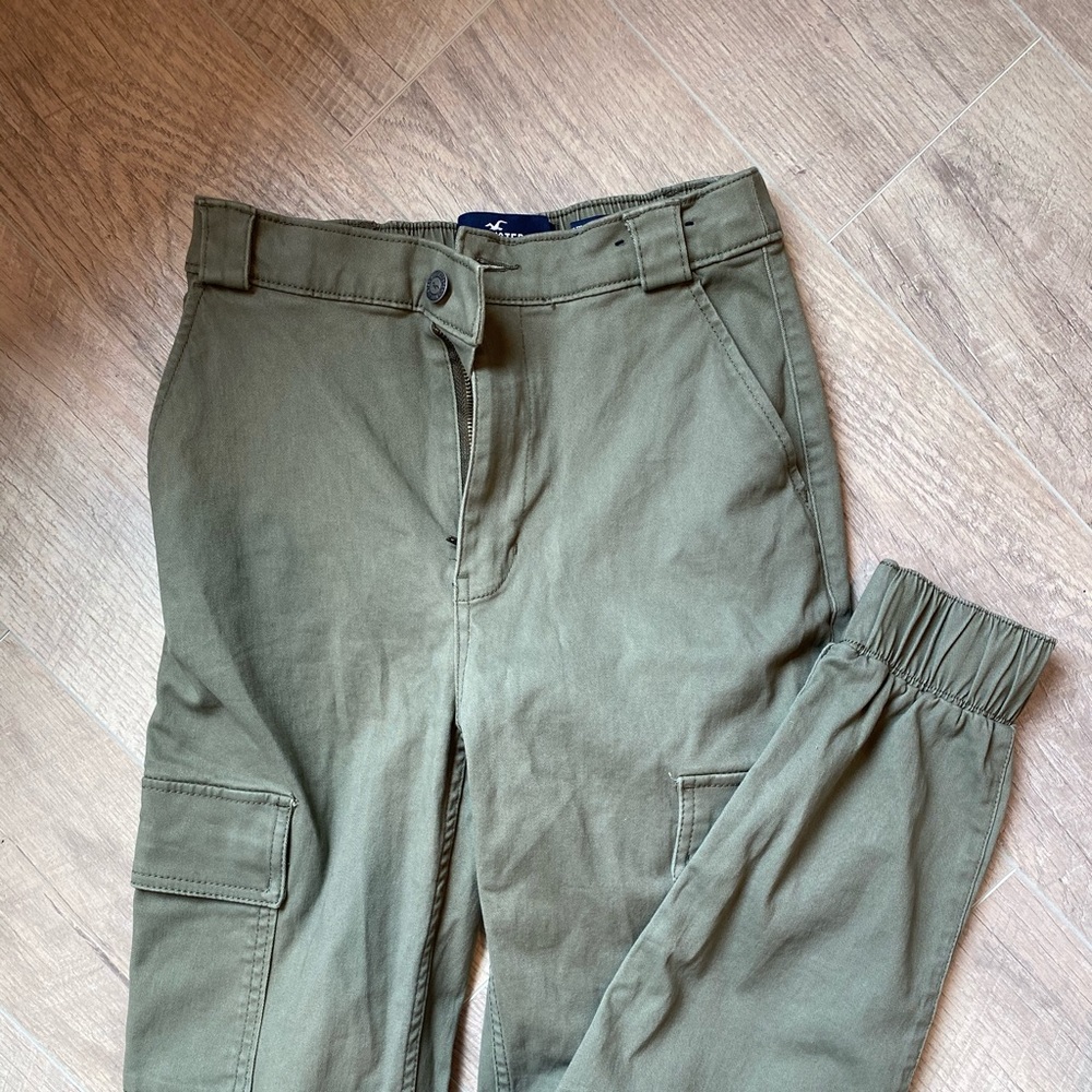 NWT Ultra High Rise Hollister Pants (Olive)